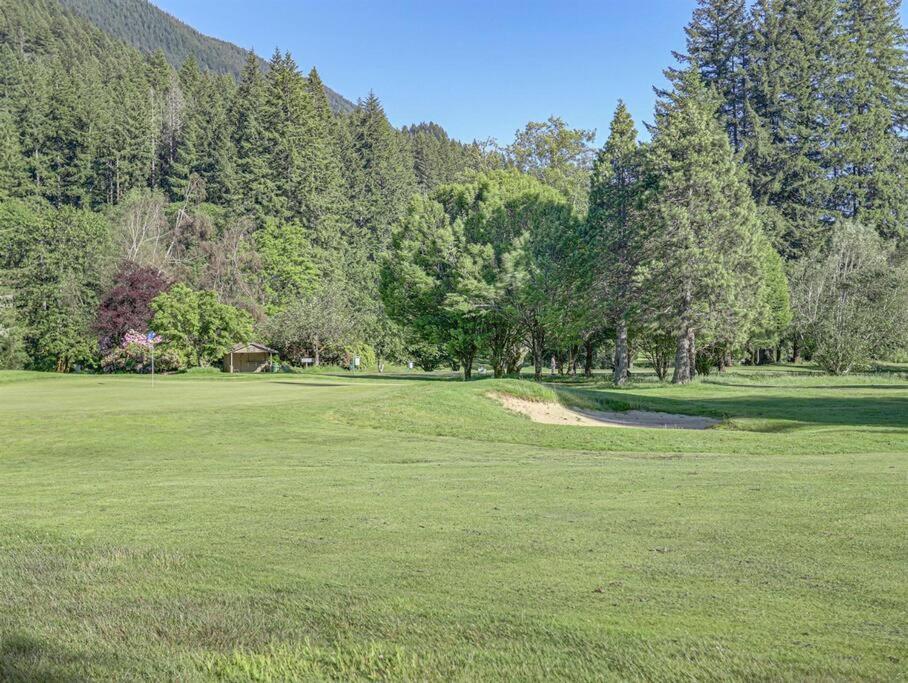 Ski-Mount Hood Charm-Welches,Golf And Ski Resort Condo,W&D, Wifi,Near Woods,Hiking,Fishing Mount Hood Village Luaran gambar